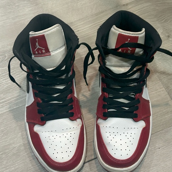 Jordan 1 mid Chicago 2020 - Picture 1 of 8
